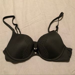Victoria’s Secret Green Laced Bra
